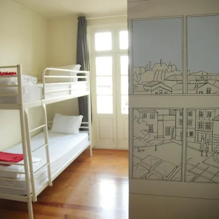 Santiago 31 Хостел Гимарайнш