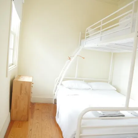 Santiago 31 * Гимарайнш